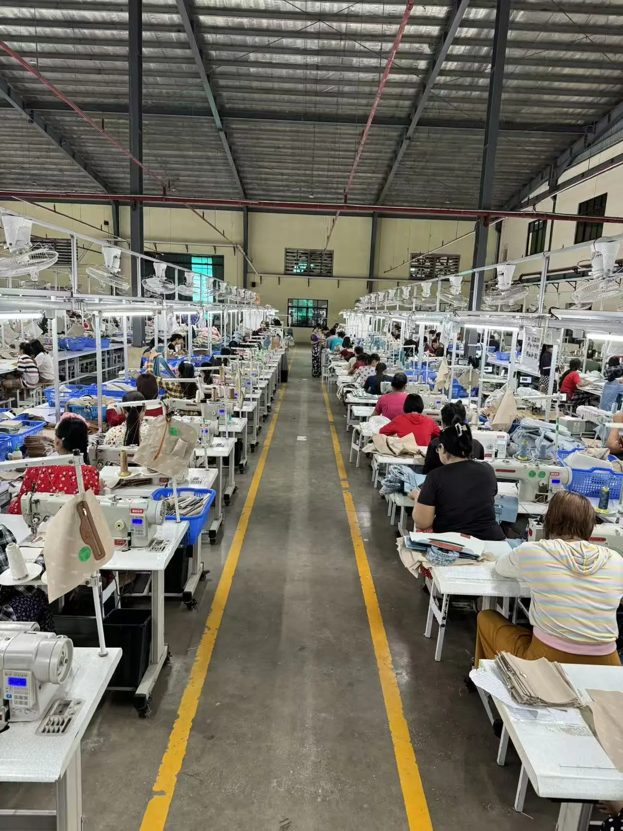 生産フロアの通路